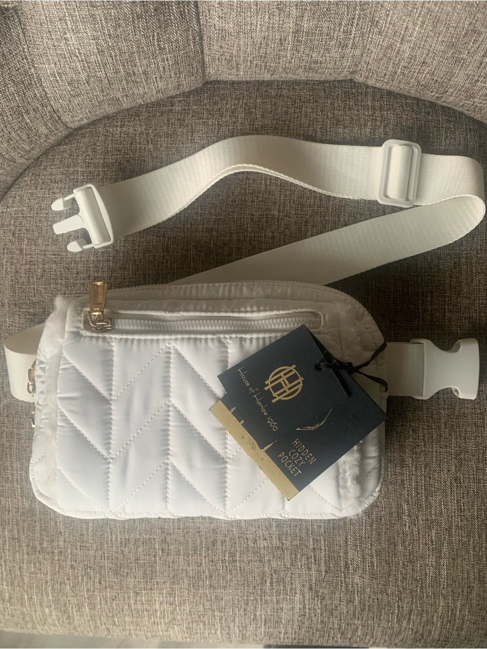 New with tags! House of Harlow 1960 White Quilted Crossbody Hip Bag - Picture 8 of 15